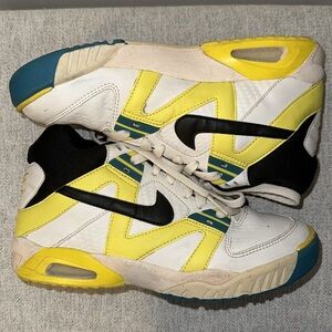 NIKE AIR Tech Challenge 315928-101 2007 White Mid Shoes Youth Sz 4.5